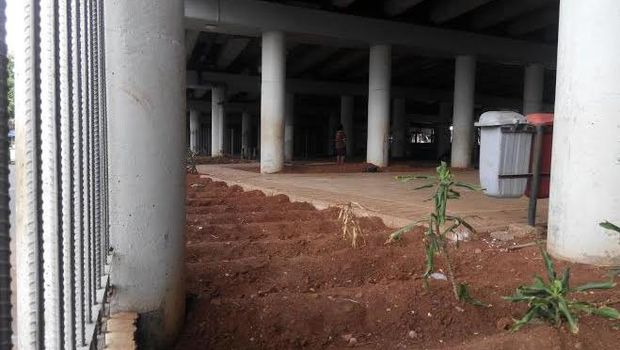 Beda dengan Taman di Bandung, Taman Flyover Klender Tak Dirawat