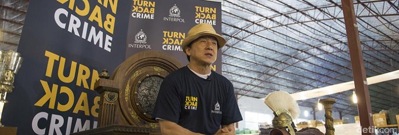 Benar/Hoax Menggunakan Kaos Turn Back Crime Akan Dipenjara 3 Bulan?