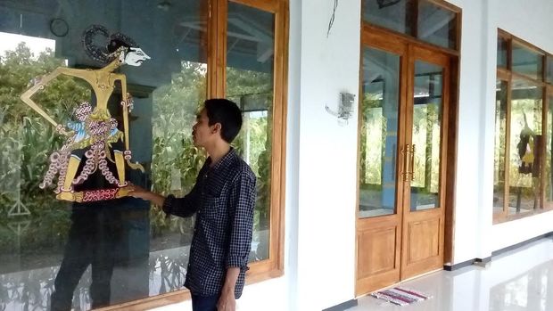 Ada-ada Saja, Nabi Isa van Jombang ini Taruh Gambar Semar dan Batu Besar di 'Masjid'