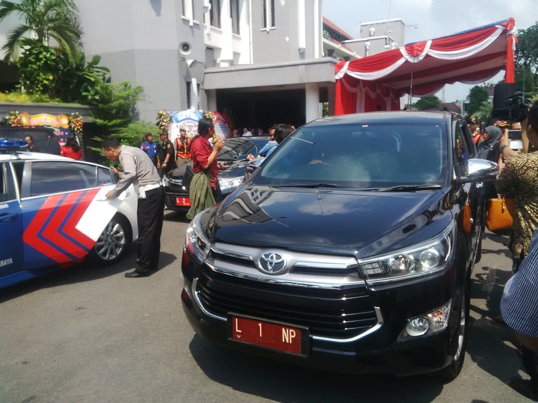 Tolak Mobil Dinas Pajero dan Camry, Risma Pilih All New Innova