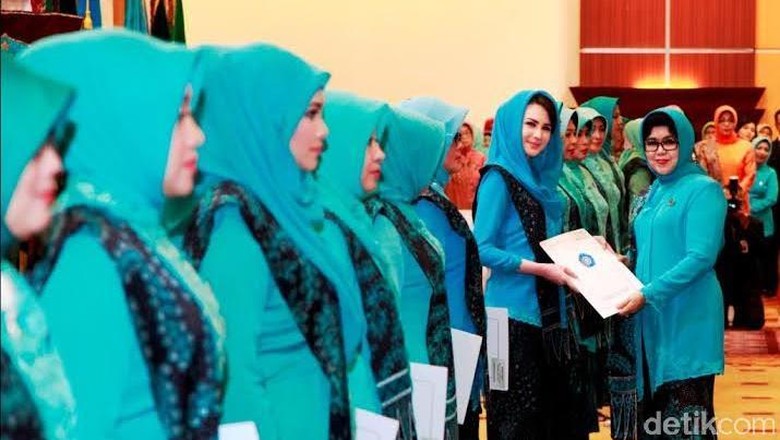 Arumi Bachsin Dilantik Menjadi Ketua PKK