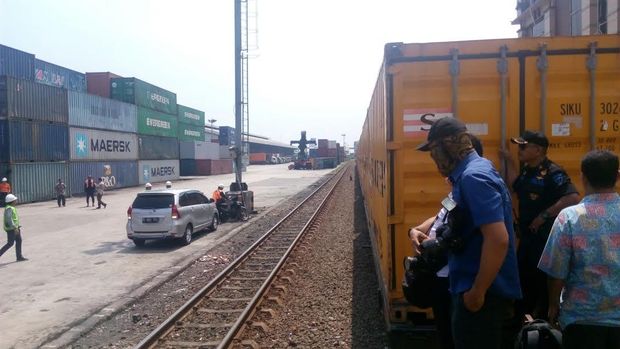 Rizal Ramli Pantau Uji Coba Kereta Barang Pelabuhan Priok