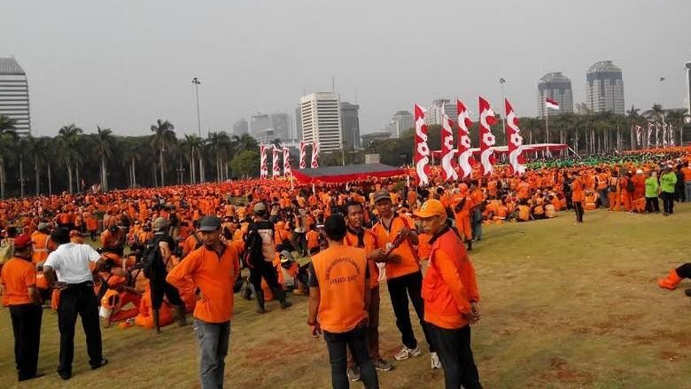 Kisah Pasukan Oranye: Lumpur di Got Sampai 1 Meter, Bertahun-tahun Nggak Dibersihkan