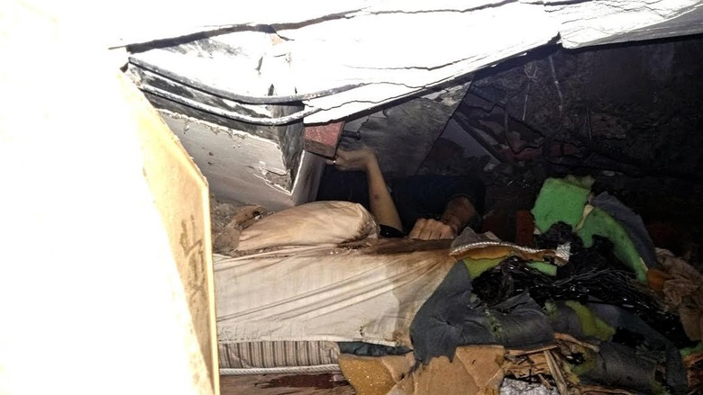 Kisah Seorang Ayah yang Tahan Beton Hotel Demi Sang Putri Saat Longsor