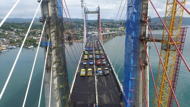 Jembatan Terpanjang di Indonesia Timur Diuji 