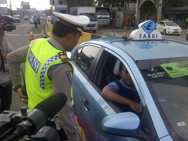 Polda Metro Jajal Speed Gun di Tol Bandara: Sopir Taksi ini Diberi Surat Teguran