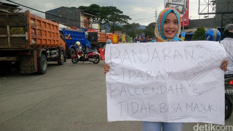 Akses Menuju Kabupaten Bandung Terputus, Begini Penampakannya Sore Ini