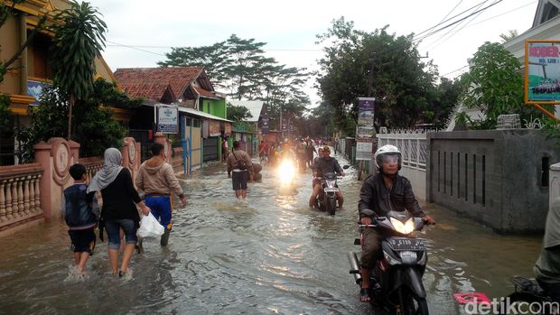 Akses Menuju Kabupaten Bandung Terputus, Begini Penampakannya Sore Ini