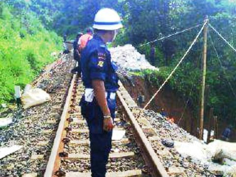 Tebing Tergerus Sungai Cisadane, Begini Penampakan Jalur Rel Sukabumi-Bogor