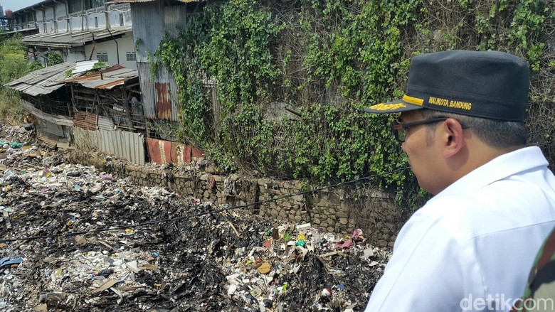 ridwan-kamil-ke-warga-kalau-nemu-sampah-makan-jangan-difoto