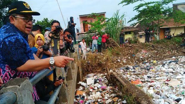 Solusi sampah sungai cikapundung dari gubernur aher: tobat...