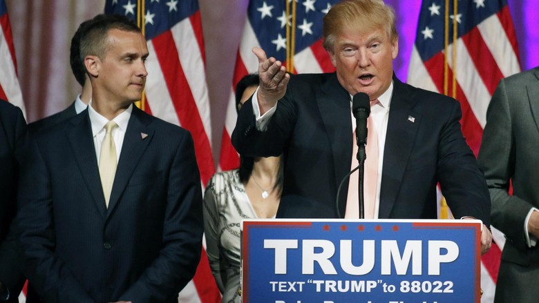 Lewandowski diberhentikan oleh Trump