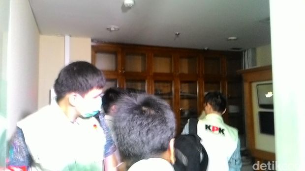 Penyidik KPK Geledah Ruangan M Taufik di Gedung DPRD DKI