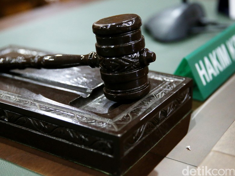 PN Cibinong Vonis Bebas Taufik Hidayat yang Bawa Truk Berisi 3 Ton Ganja