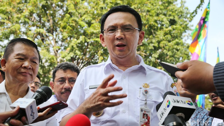 Ahok Akan Lebarkan Trotoar dan Tertibkan Parkir Liar
