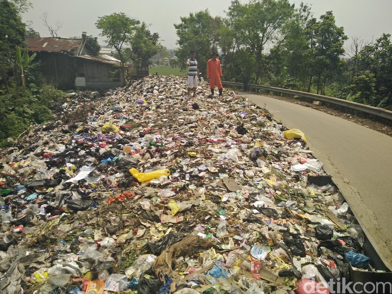 Ini Alasan Pemkot Bandung Biarkan 'Bukit' Sampah di Cigondewah