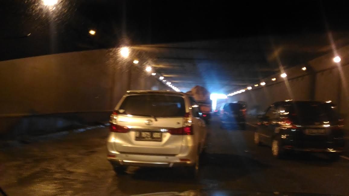 Jalanan Bergelombang di Terowongan Pasar Rebo di Tol JORR Bikin Macet