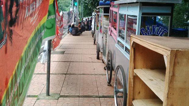 Wah Pedagang Purnawarman Menolak Direlokasi, Ingin Tetap Jualan di Trotoar