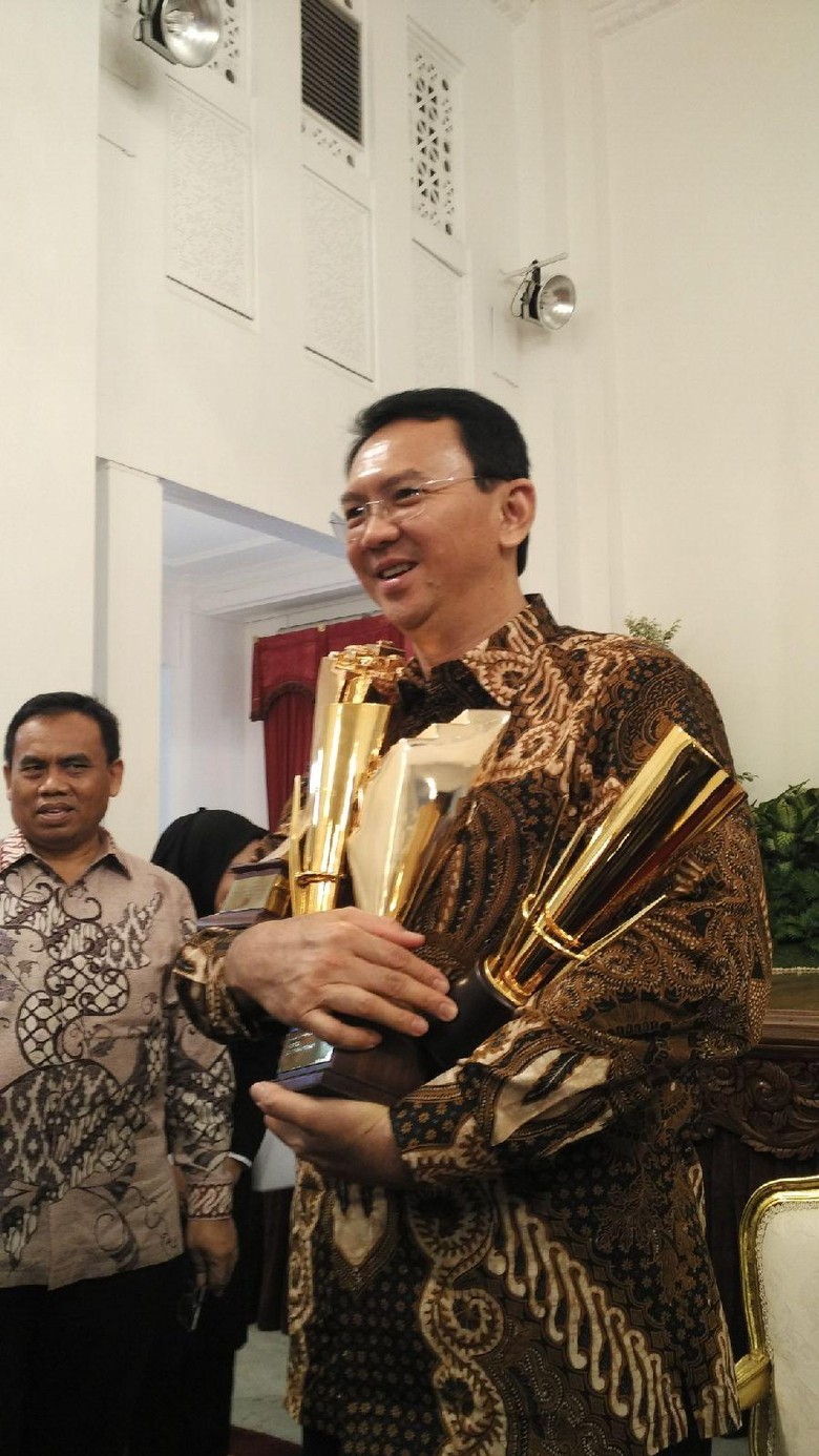 Di Hadapan Jokowi, Ahok Borong 4 Penghargaan Tingkat Nasional