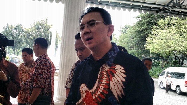 Lucu! Ahok Garuk-garuk Kepala Dicurhatin Warga Wonosobo
