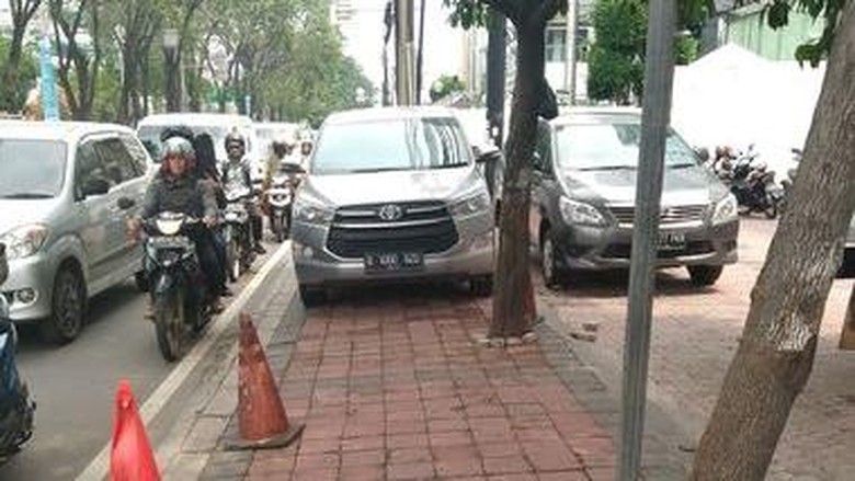 Budaya Jalan Kaki di Jakarta Rendah, Pedestrian Tak Layak Jadi Penyebab