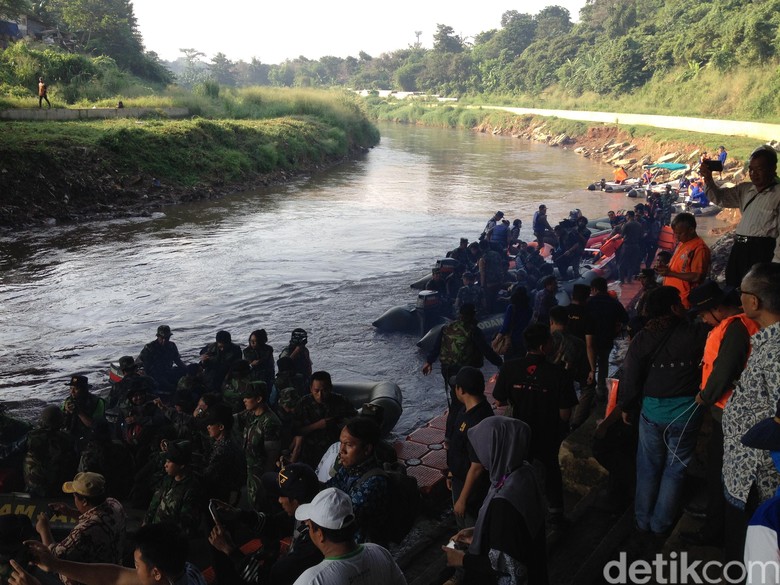 Ahok gila: mau jadikan kali ciliwung sebagai jalur transportasi umum