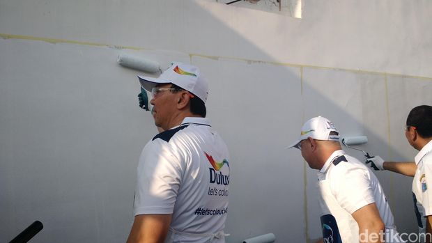 Jadi 'Model Termahal', Ahok Mengecat Kota Tua