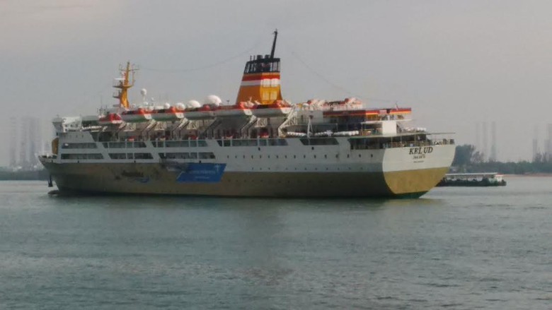 KM Kelud Kandas di Batam, Evakuasi Tunggu Air Pasang