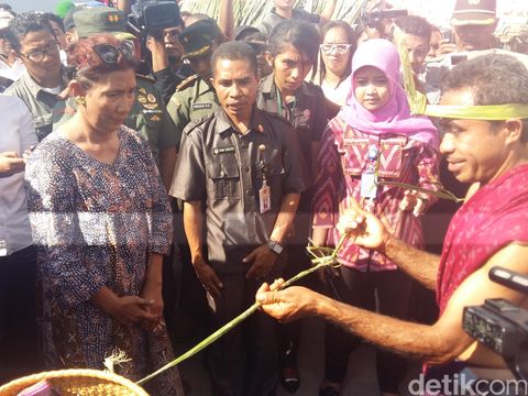 Tempuh Perjalanan 26 Jam, Menteri Susi Disambut Riuh Nelayan di Lembata