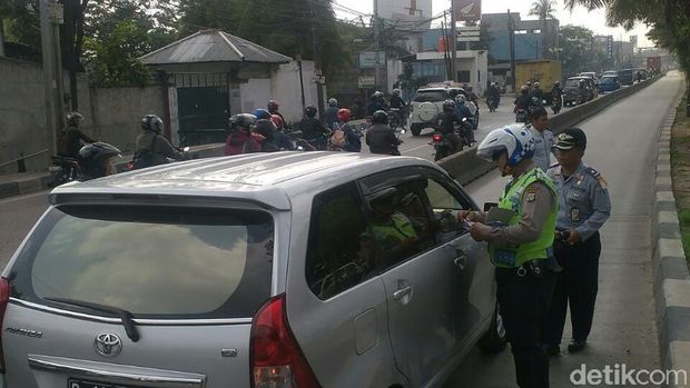 Di hari pertama tilang ada 247 pengendara ditilang dengan slip biru 