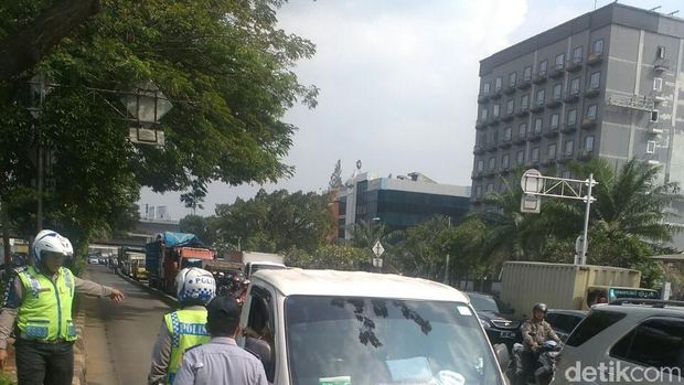 Di hari pertama tilang ada 247 pengendara ditilang dengan slip biru 