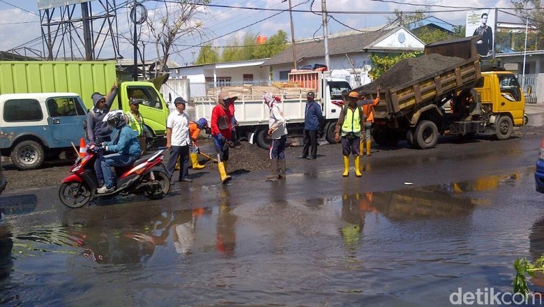 Banjir Rob di Semarang, Jalur Pantura Macet Panjang