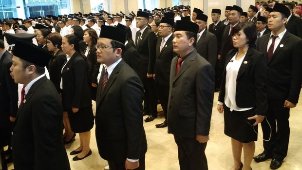 Ahok Tegur PNS yang Tak Tertib Nyanyikan Indonesia Raya