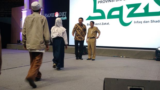 Bayar Zakat: Ahok Setor Rp 55 Juta, Djarot Bayar Rp 25 Juta