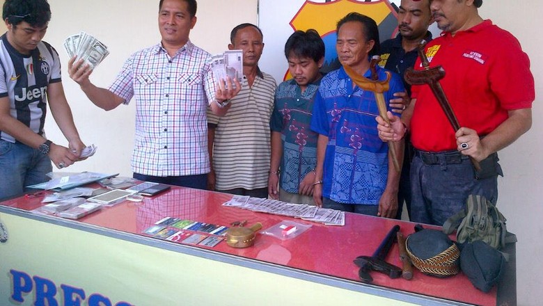 Kakek Pengedar Dolar dan Euro Palsu Ditangkap Polisi di Semarang