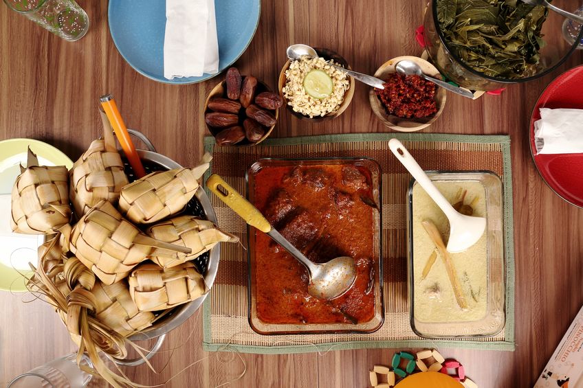 Sepiring Ketupat, Opor Ayam Plus Rendang Berapa Kalorinya?