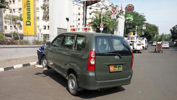 Mobil Dinas TNI, Metromini Hingga Bajaj Ditindak karena Parkir Sembarangan