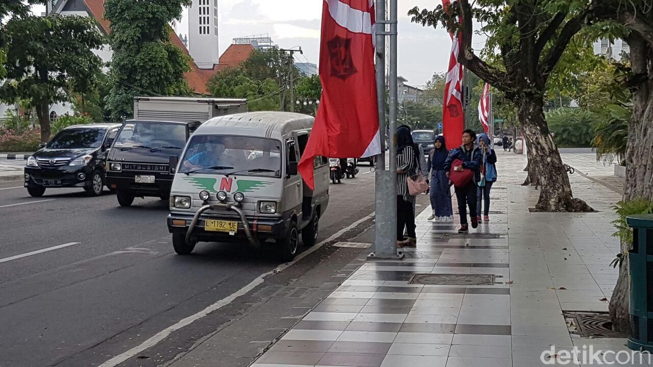 Gebrakan Risma Menata Surabaya Tak Seperti di Jakarta, Trotoar Surabaya Bebas PKL dan