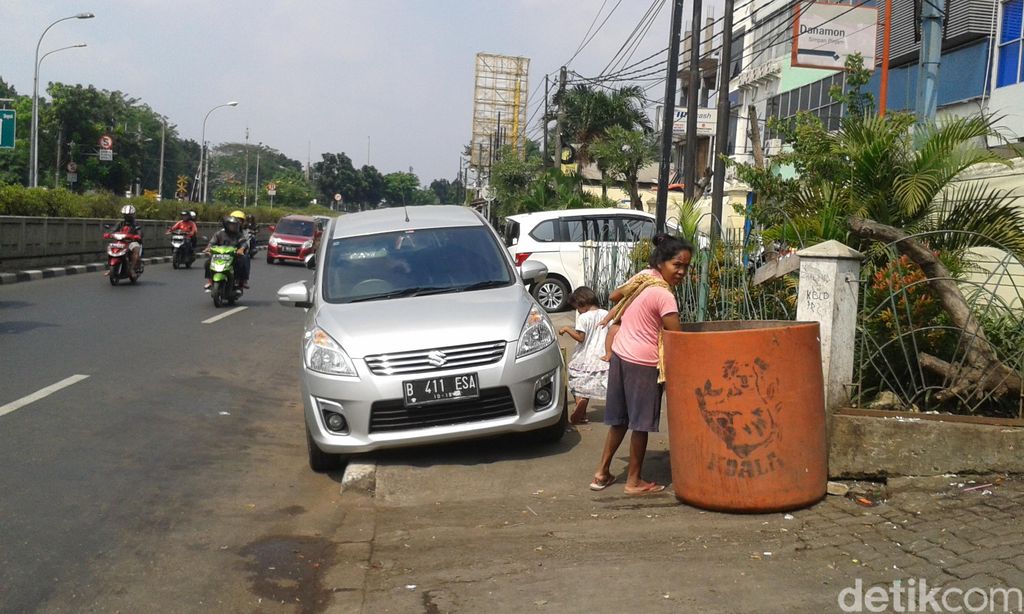 Gebrakan Risma Menata Surabaya Tak Seperti di Jakarta, Trotoar Surabaya Bebas PKL dan