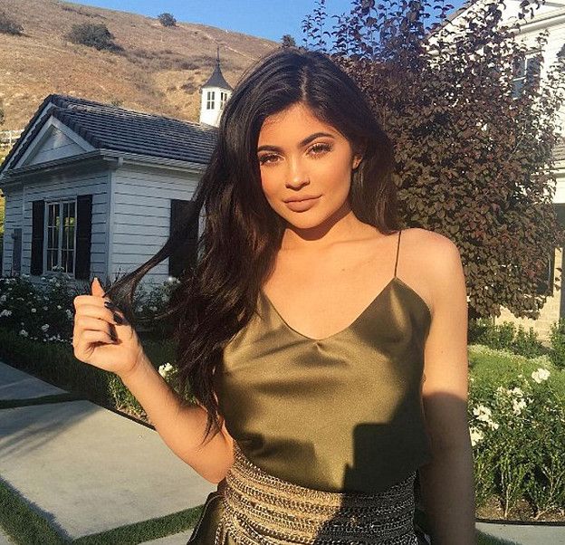 Lewat Snapchat, Kylie Jenner Ungkap Resep Ramen Favoritnya