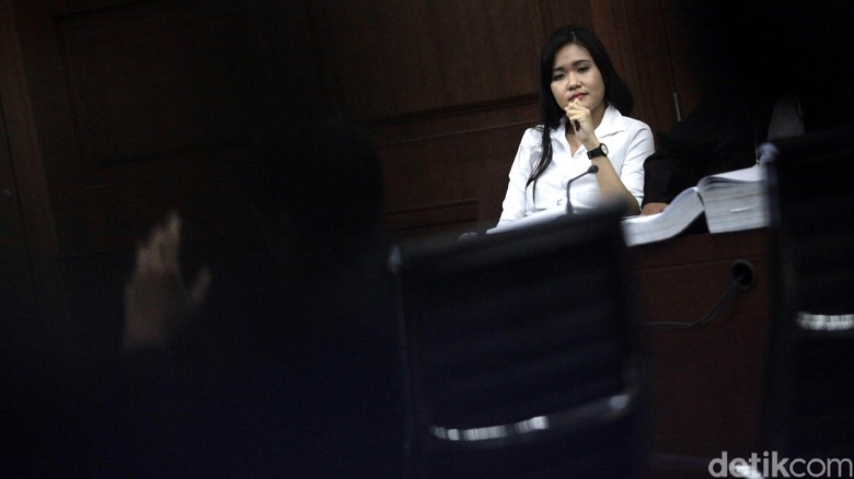Saksi Ahli IT Tegaskan Sedotan Telah ada di Gelas Kopi Saat Diminum Mirna