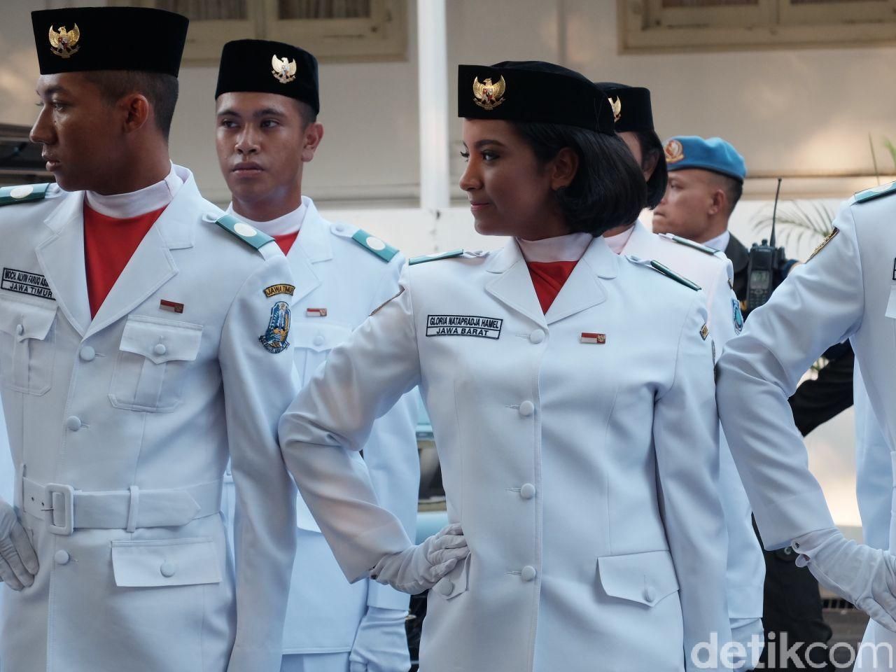 masuk-tim-penurunan-bendera-di-istana-ini-komentar-gloria