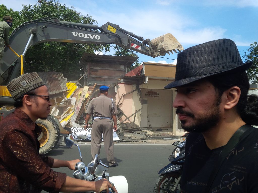 Ada 200 Bangunan Liar yang Dibongkar Aparat di Kampung Arab Puncak