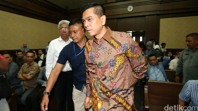 Sanusi Didakwa Terima Suap Rp 2 Miliar dan Pencucian Uang Rp 45 Miliar