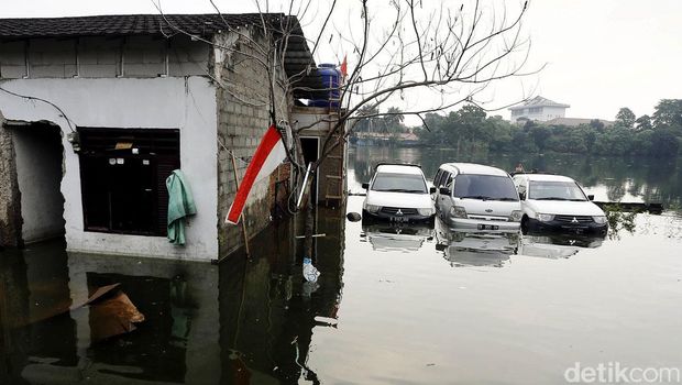 Pak Ahok Tolong, Warga Ciracas Sudah 2 Hari Terendam Banjir!