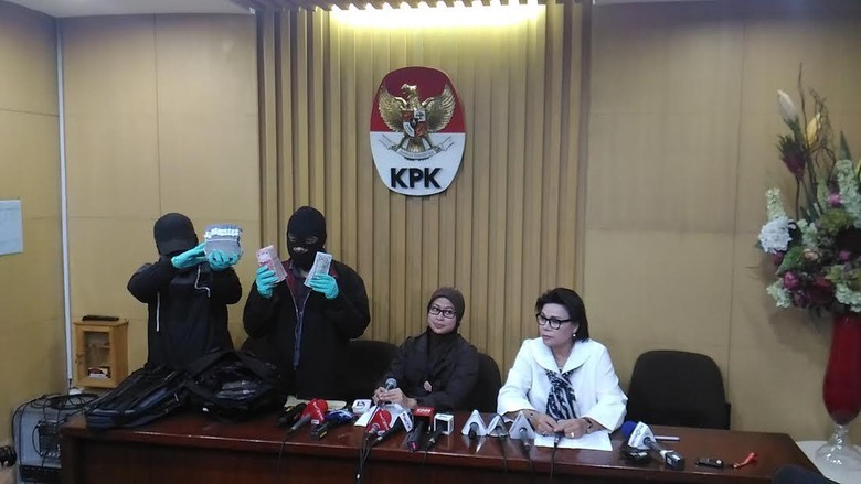 KPK: Bupati Banyuasin Pakai Uang Suap untuk Berangkat ke Tanah Suci