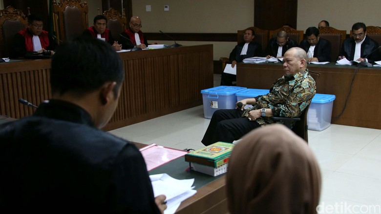 Didakwa Korupsi Rp 1 M, La Nyalla: Status Tersangka Saya Tidak Sah!