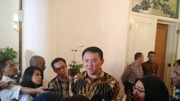 Seorang Ibu Mengadu ke Ahok, Anaknya Kena Celurit dan Tertabrak Motor