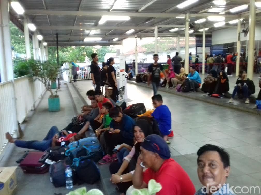 Tak Punya Ongkos,Atlet PON Asal Sulteng Terlantar di Stasiun Manggarai