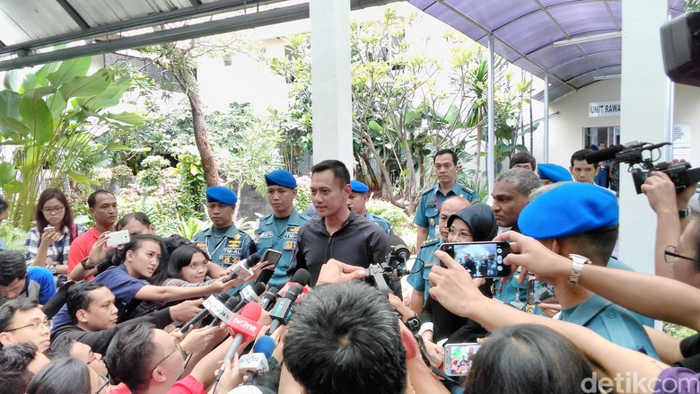 Agus-Sylviana Unggul Dalam Survei Lewat WhatsApp 3 Jam Setelah Pendaftaran